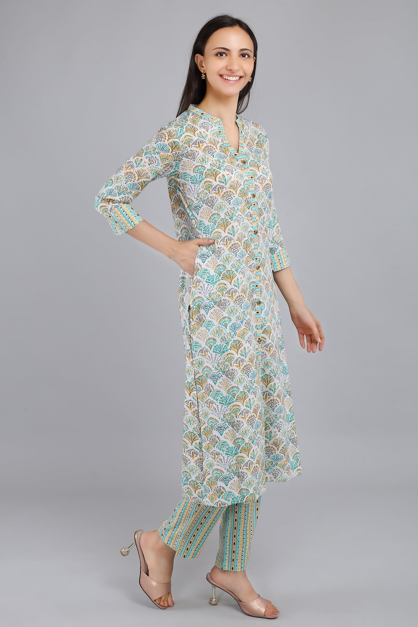 VAPPS Printed Cotton Kurta and Pant Set -  Green