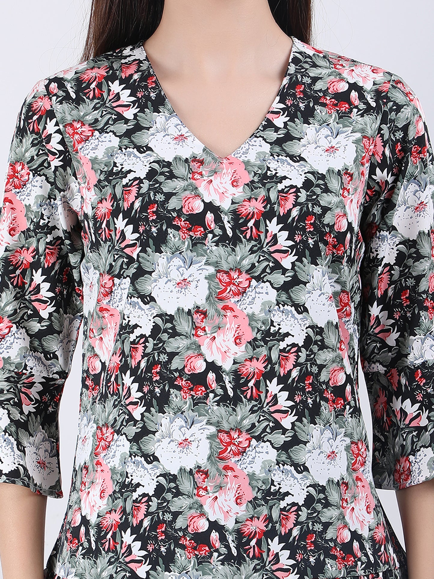 VAPPS Floral Print Crepe V Neck Top