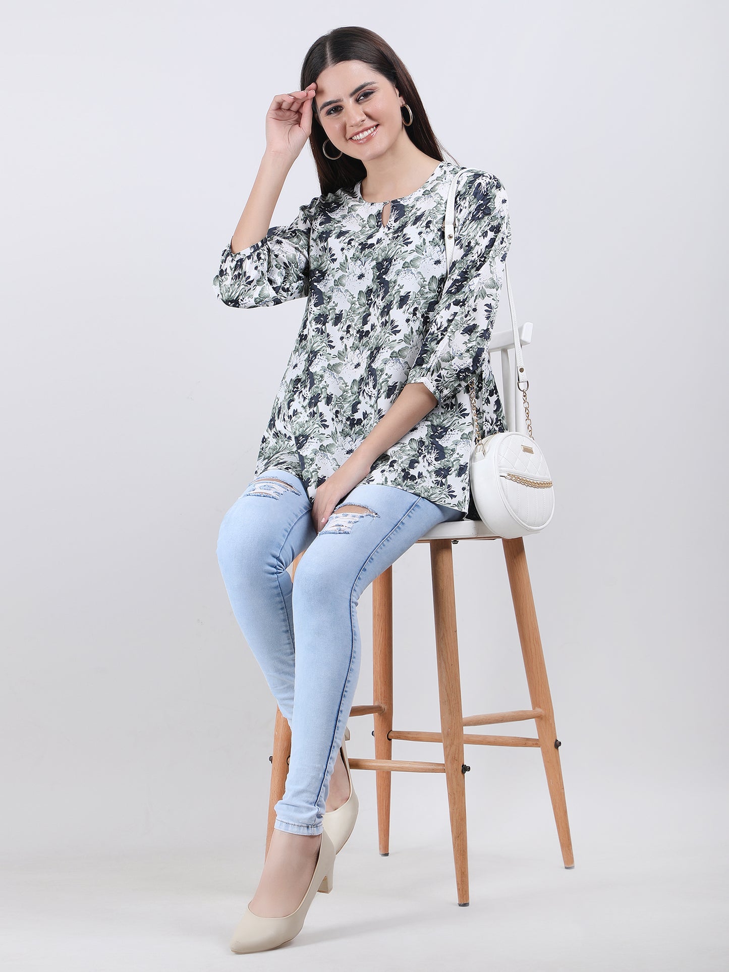 VAPPS Floral Print Crepe Round Neck Top