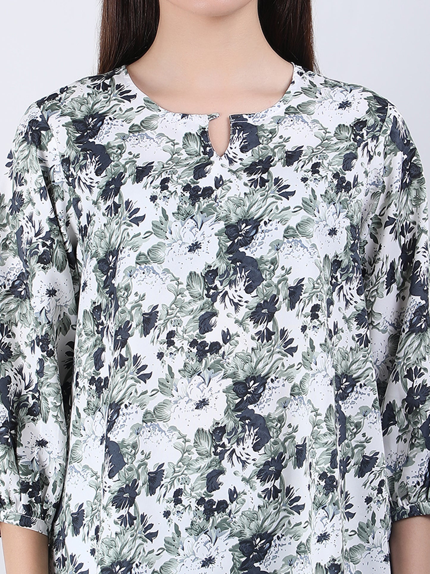 VAPPS Floral Print Crepe Round Neck Top