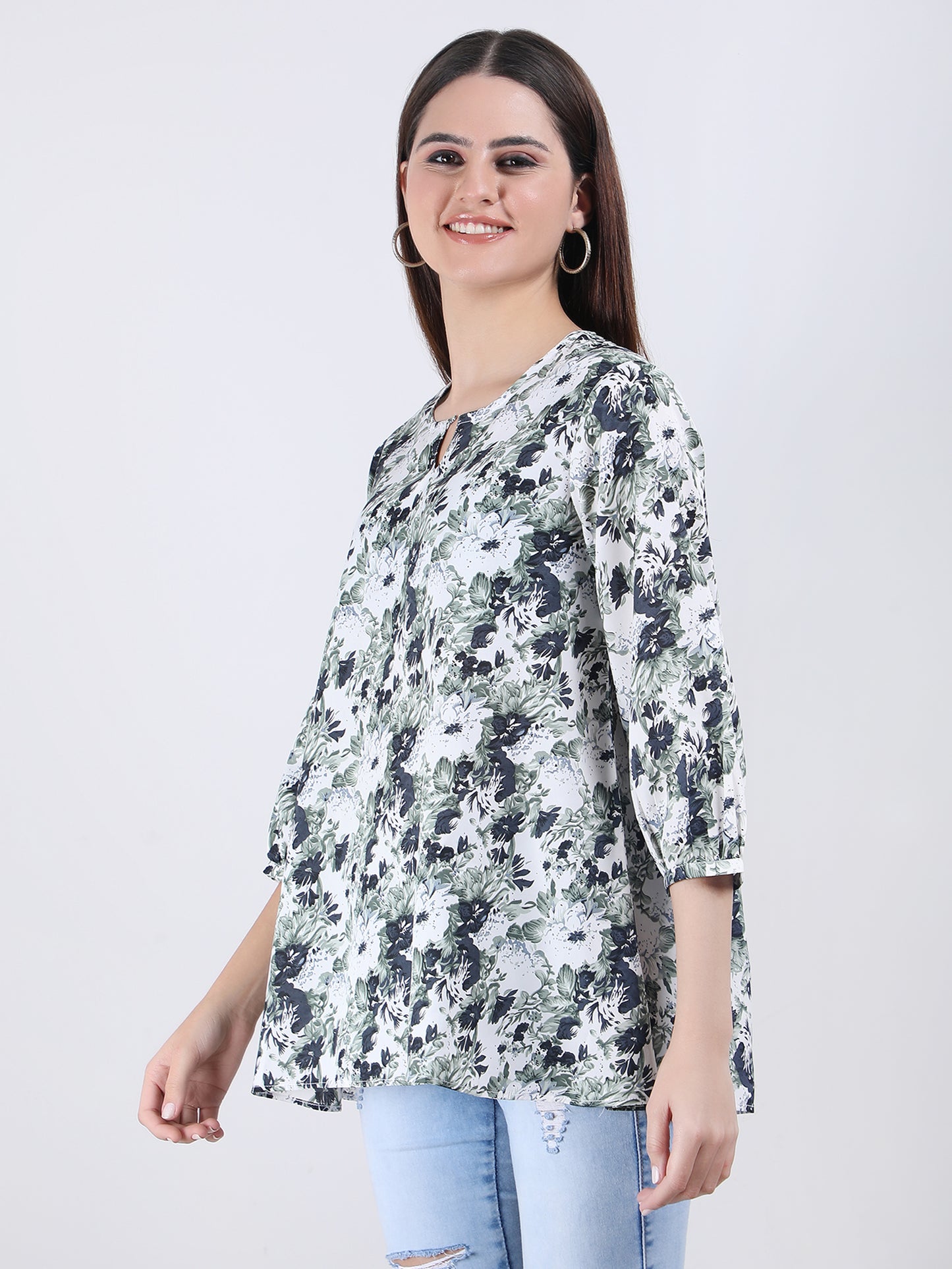 VAPPS Floral Print Crepe Round Neck Top