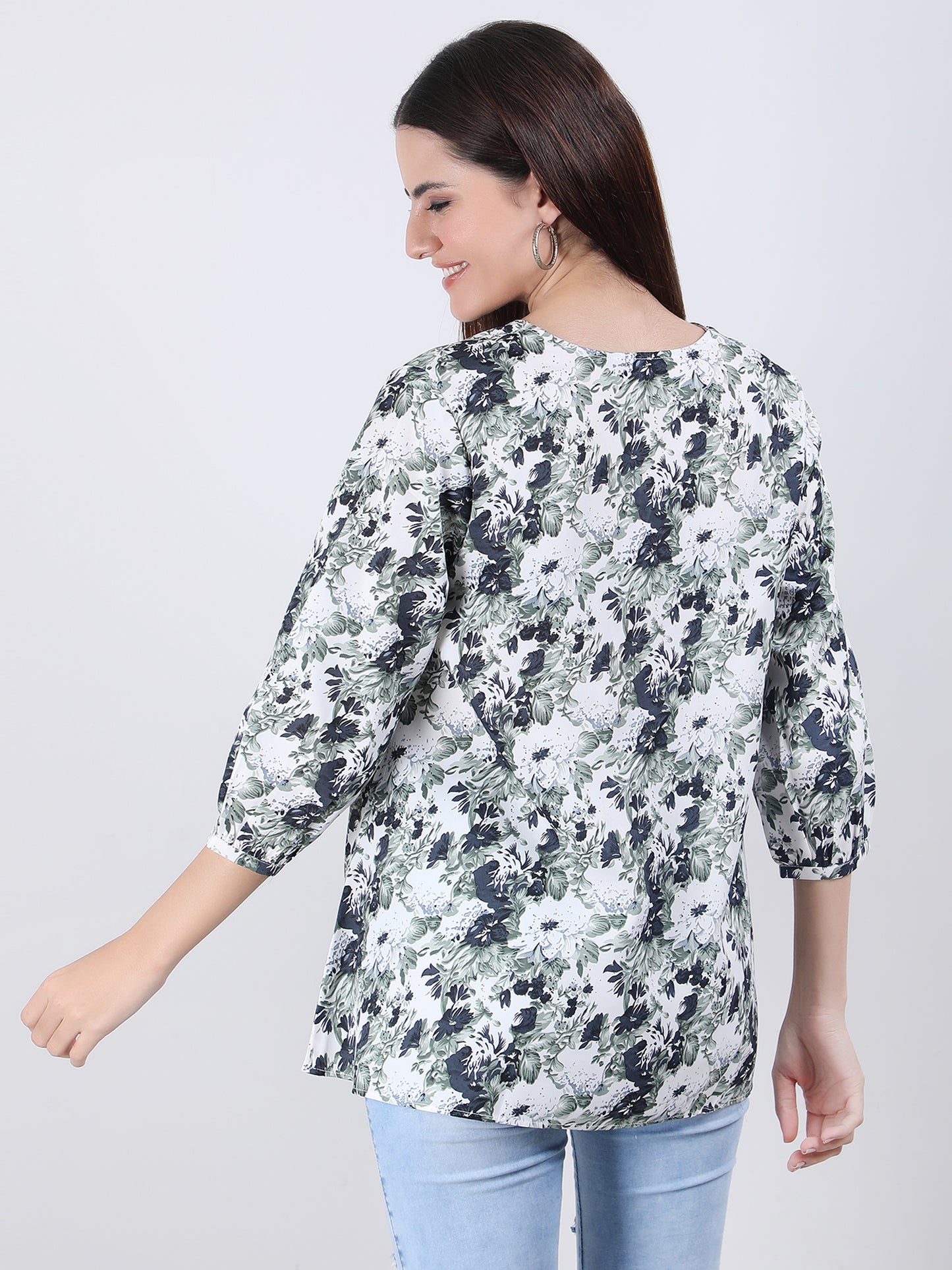 VAPPS Floral Print Crepe Round Neck Top